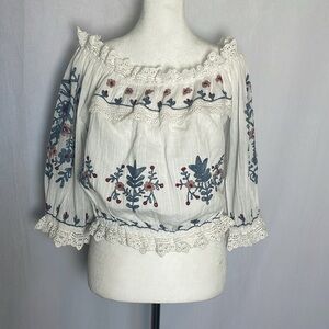 Talisman Embroidered Floral Cropped Blouse Size M White Crochet Costal Cowgirl